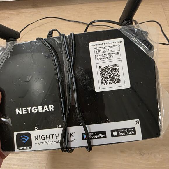 NETGEAR Nighthawk Ac1200 Dual Band WiFi Router Model R6120‎ - Picture 3 of 5